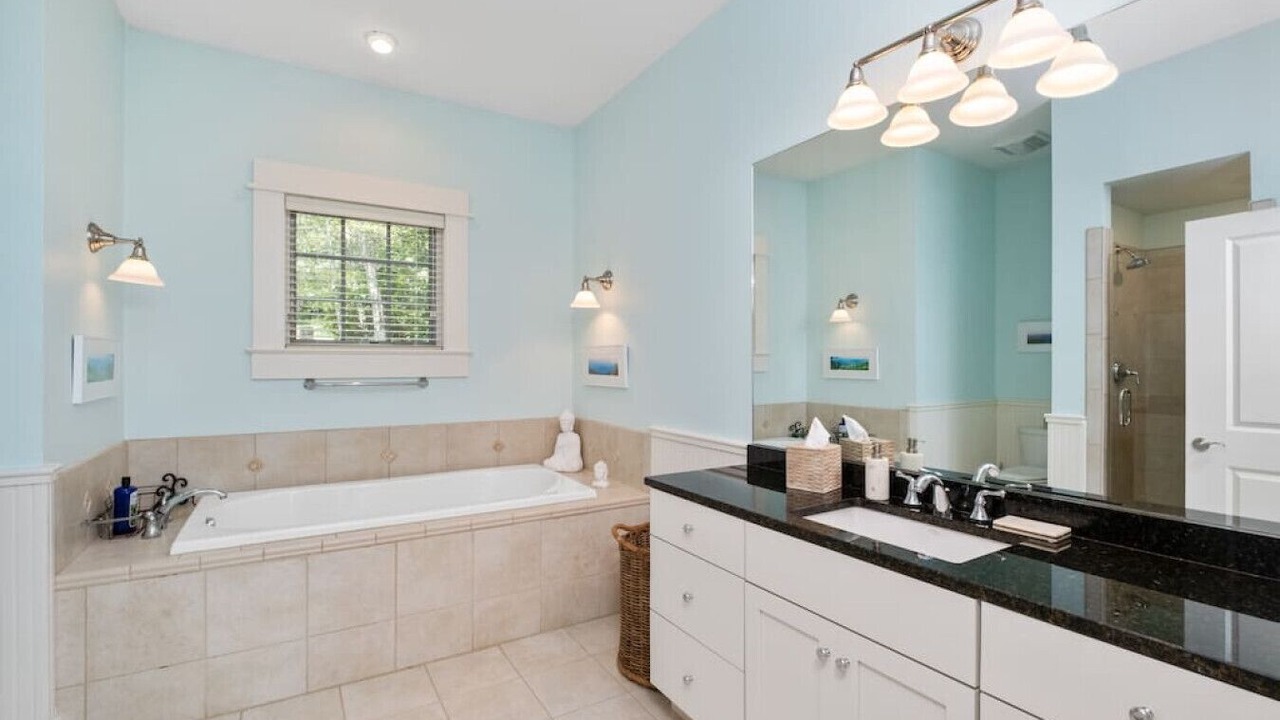 Photo of Bathroom in Roseland