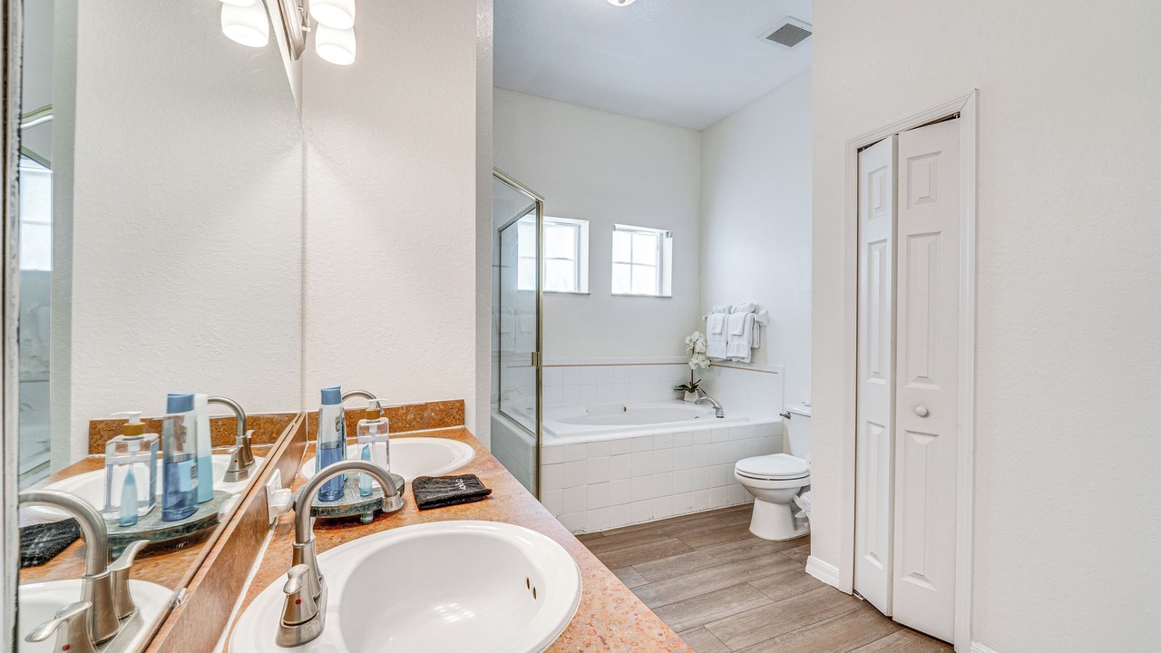 Photo of Bathroom in Bahama Bay