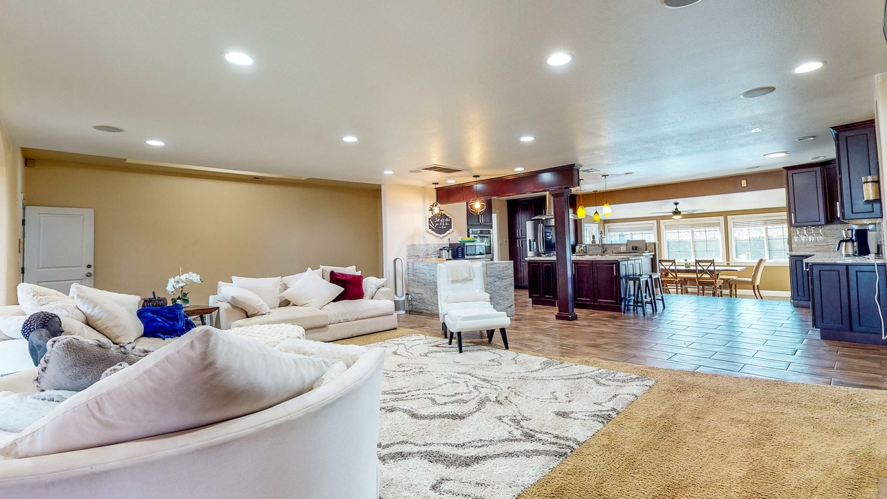 Photo of Livingroom in Victor