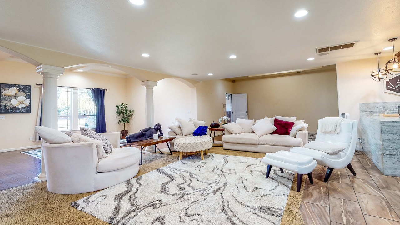 Photo of Livingroom in Victor