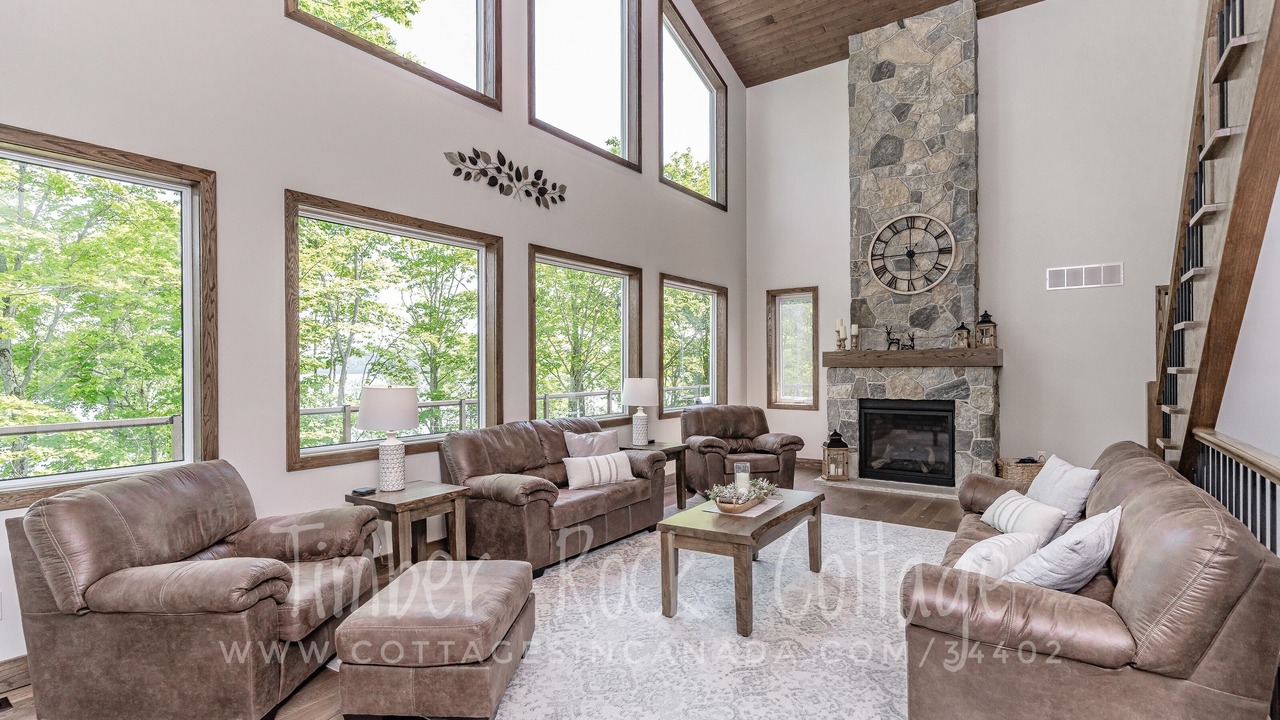 Photo of Livingroom in Muskoka Lakes