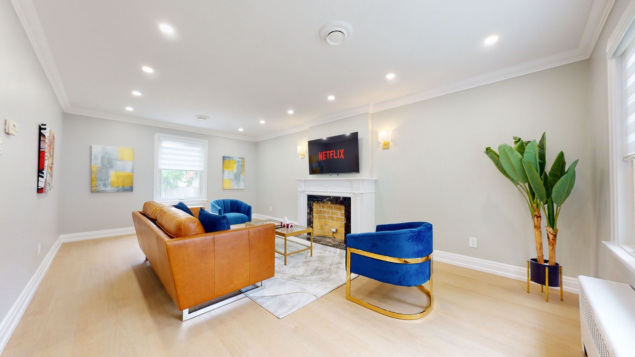Photo of Livingroom in Armour Heights