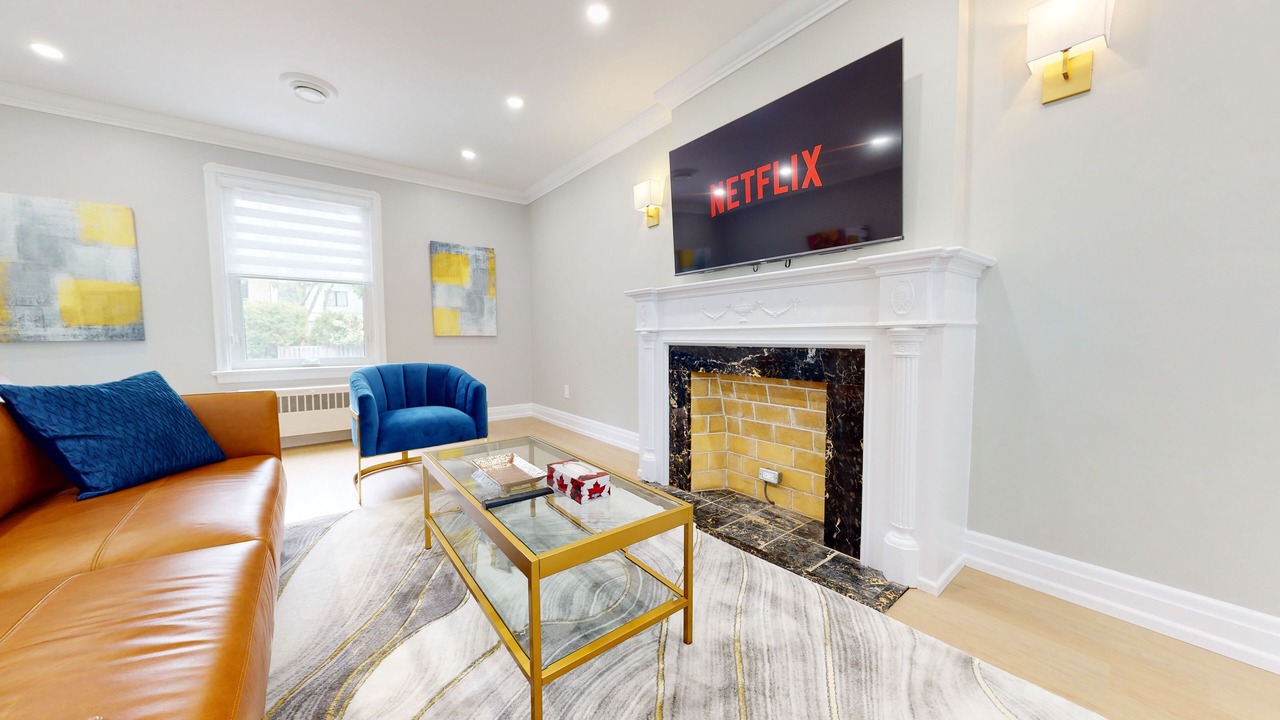 Photo of Livingroom in Armour Heights