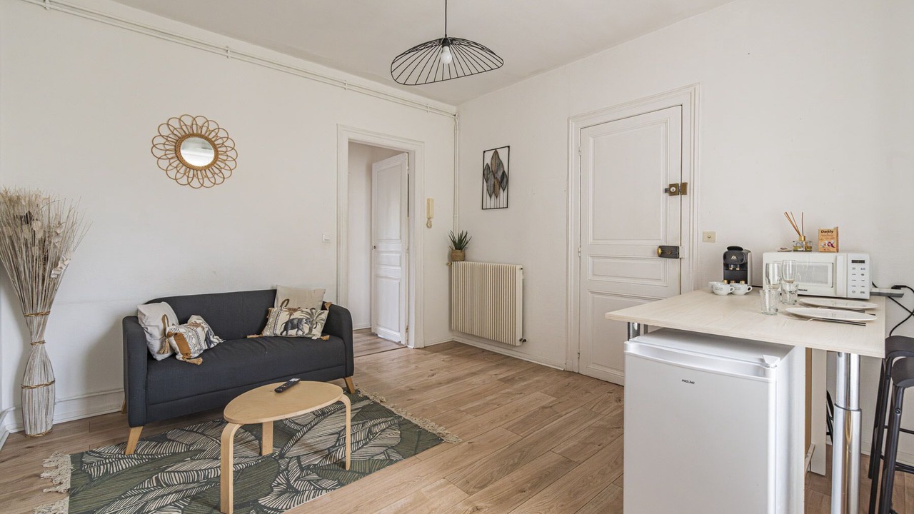 Photo of Livingroom in Courlancy