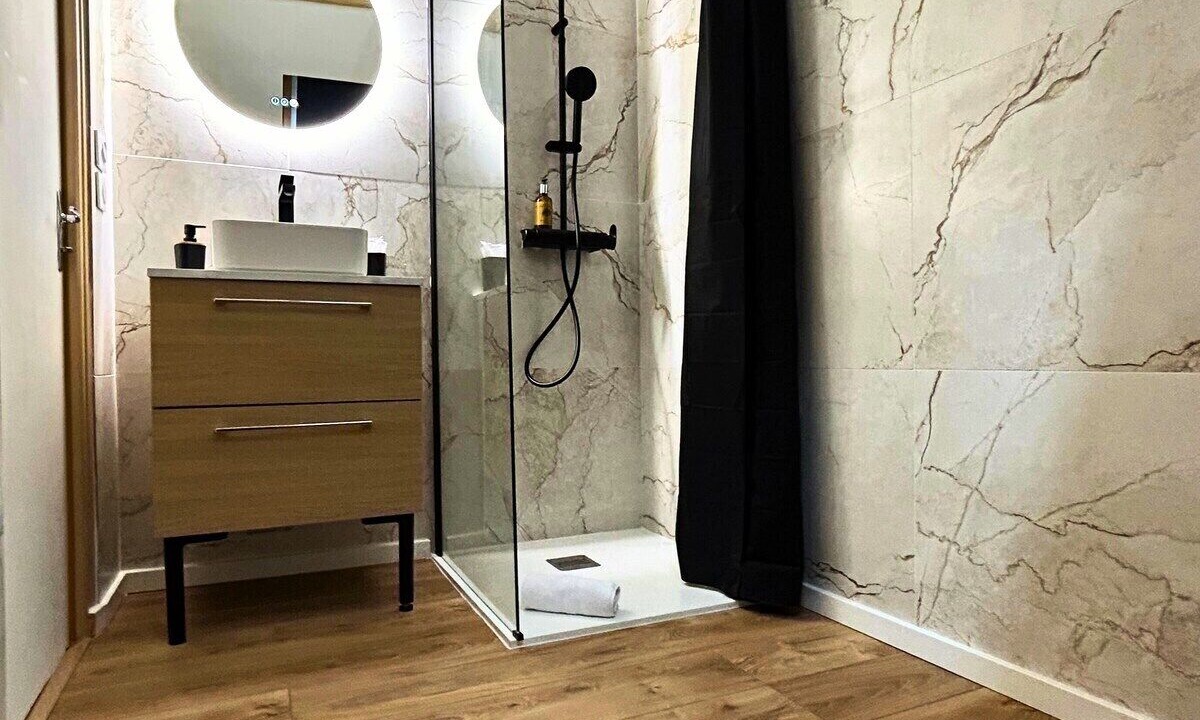 Photo of Bathroom in Courlancy