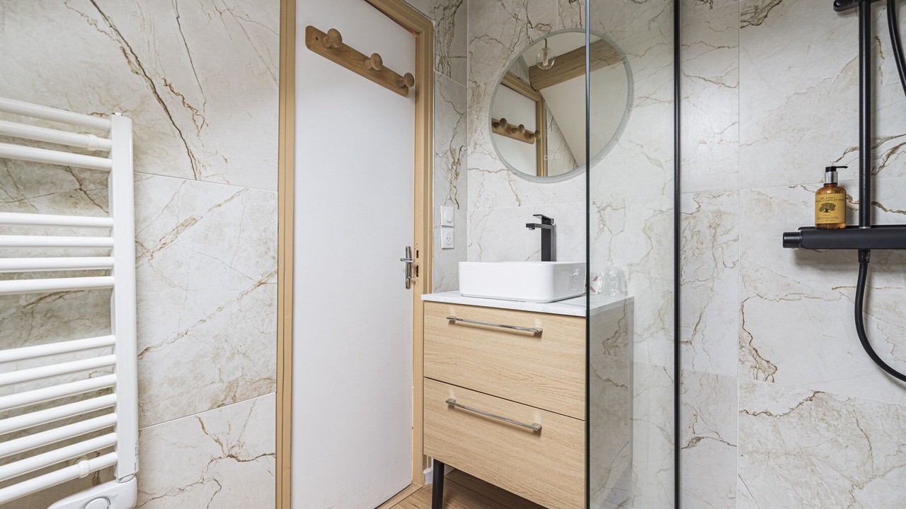 Photo of Bathroom in Courlancy