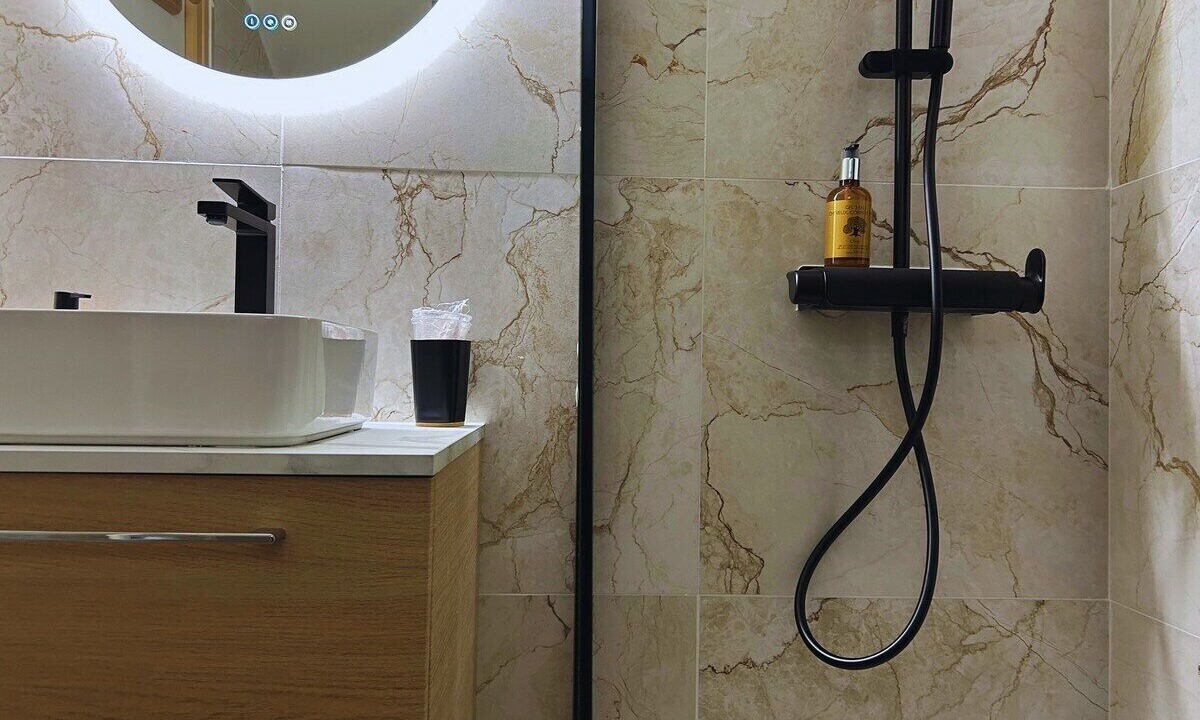 Photo of Bathroom in Courlancy