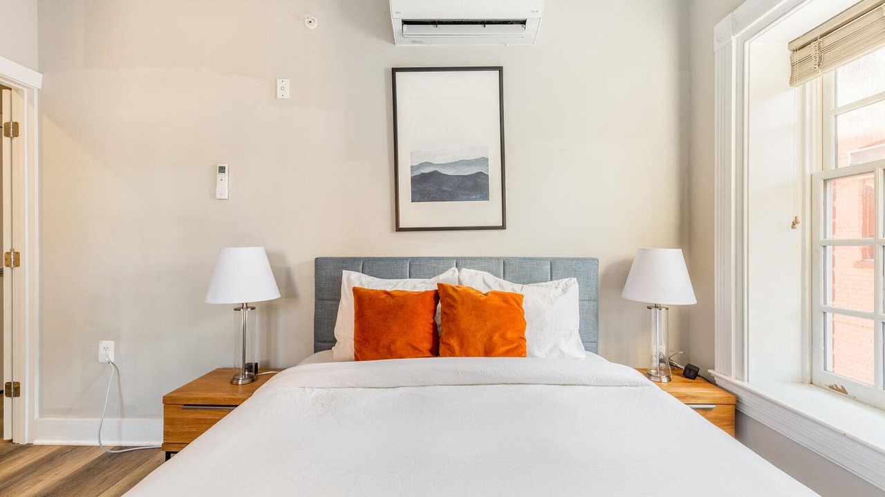 Photo of Bedroom in Jefferson Manor
