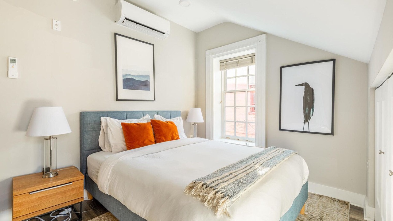 Photo of Bedroom in Jefferson Manor