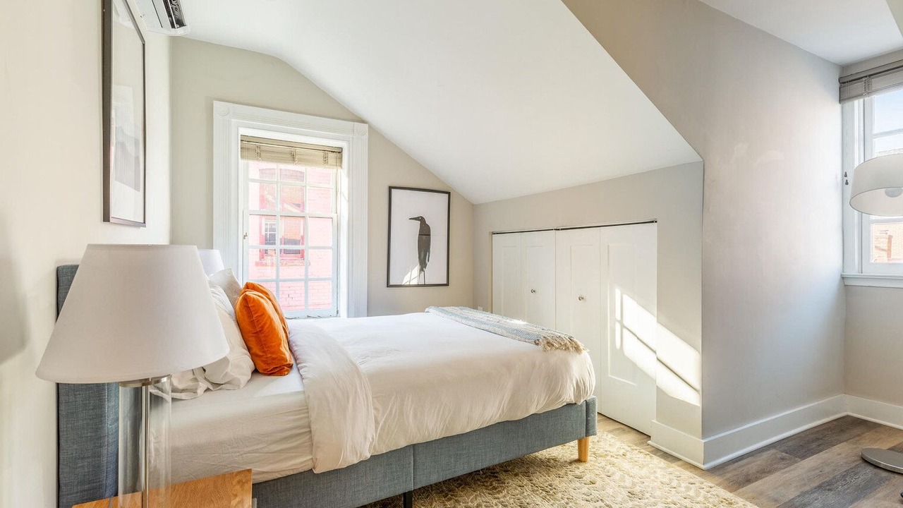 Photo of Bedroom in Jefferson Manor