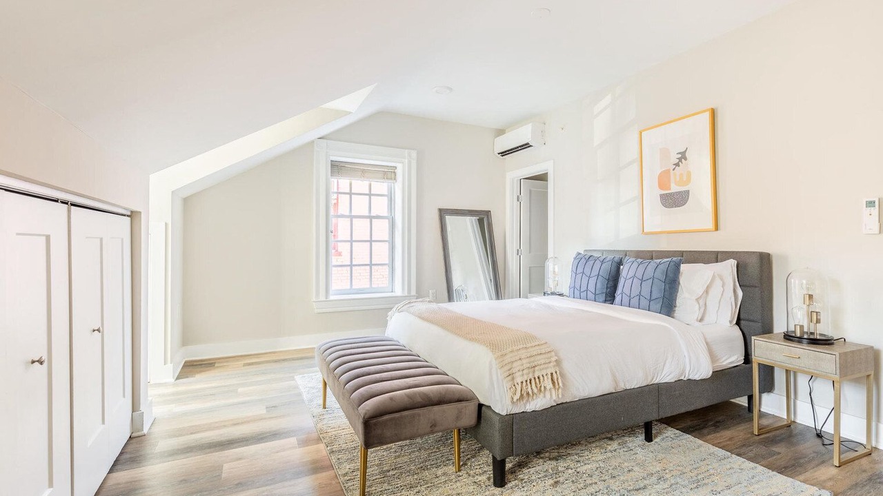 Photo of Bedroom in Jefferson Manor