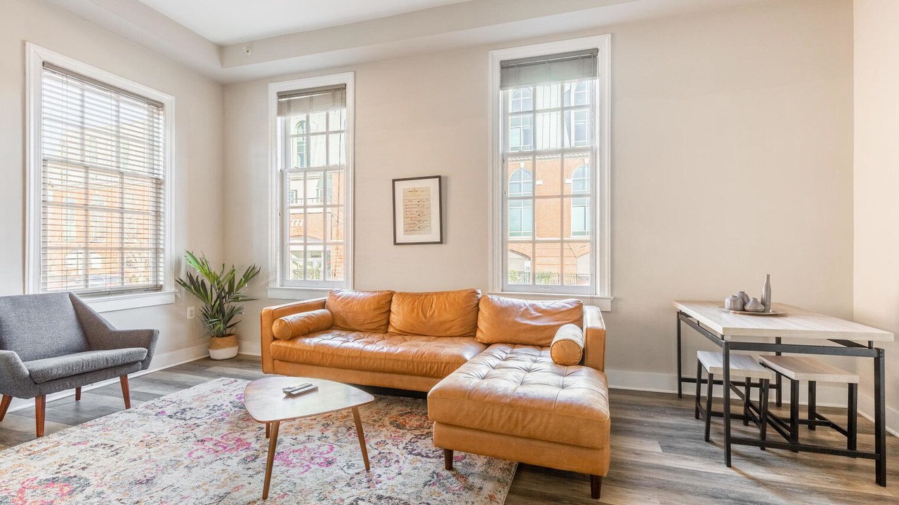 Photo of Livingroom in Jefferson Manor