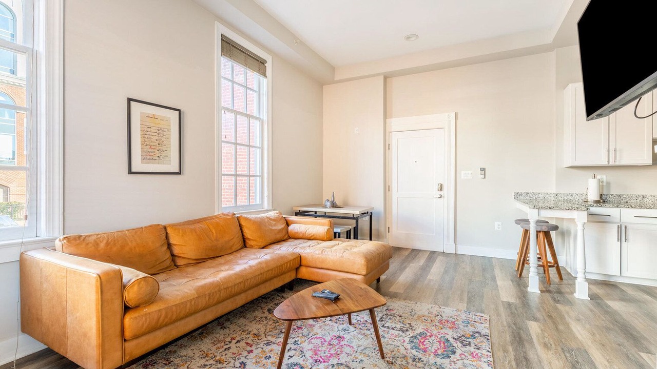 Photo of Livingroom in Jefferson Manor