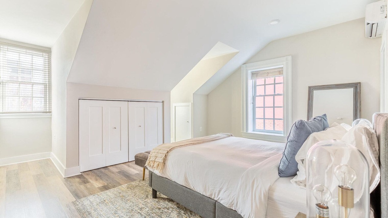 Photo of Bedroom in Jefferson Manor