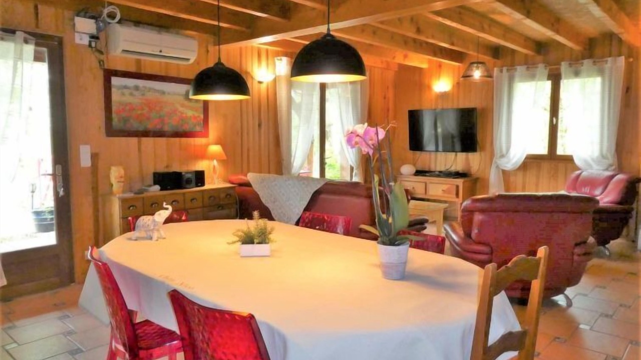 Photo of Bedroom in Loupiac