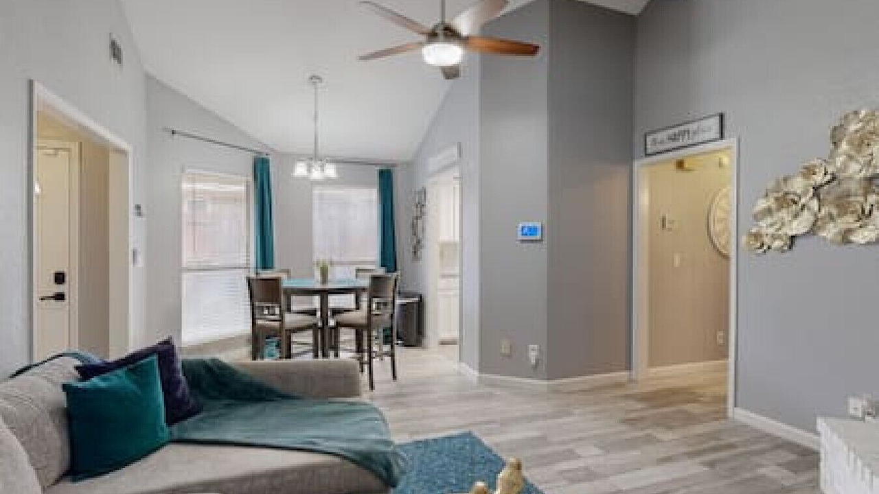 Photo of Livingroom in Euless