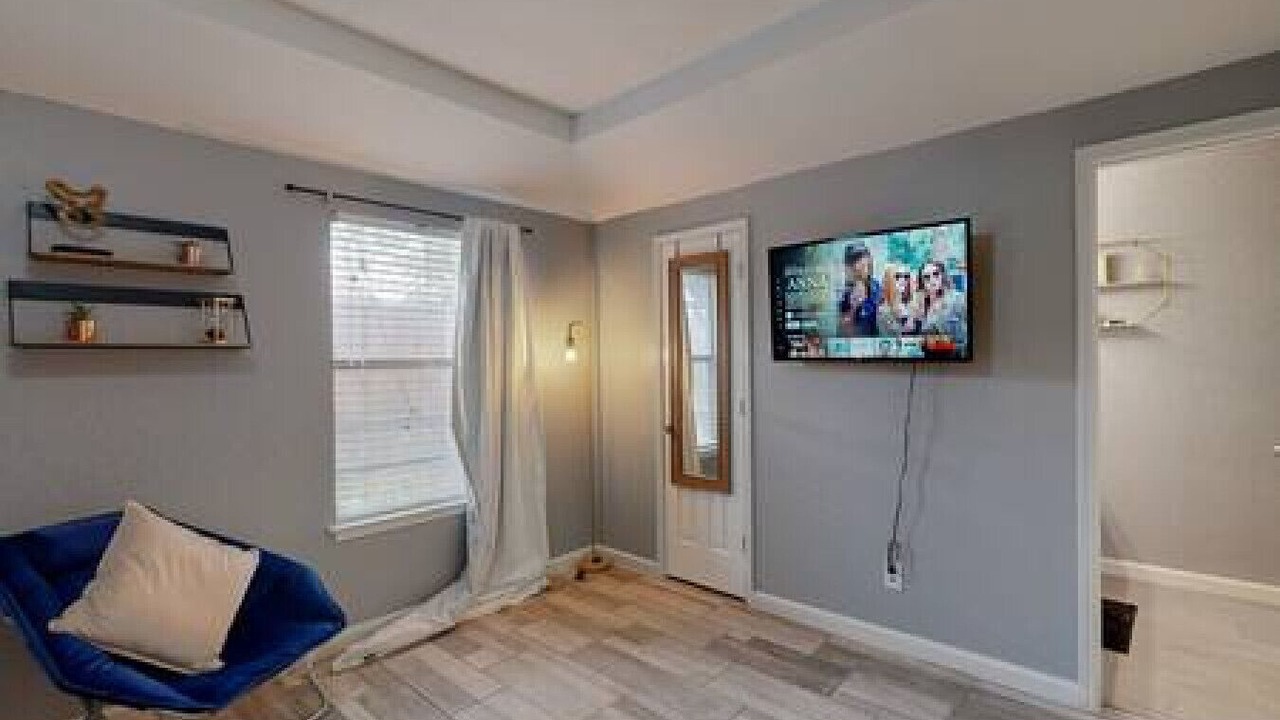Photo of Livingroom in Euless