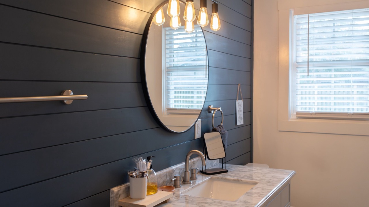 Photo of Bathroom in Thunderbolt