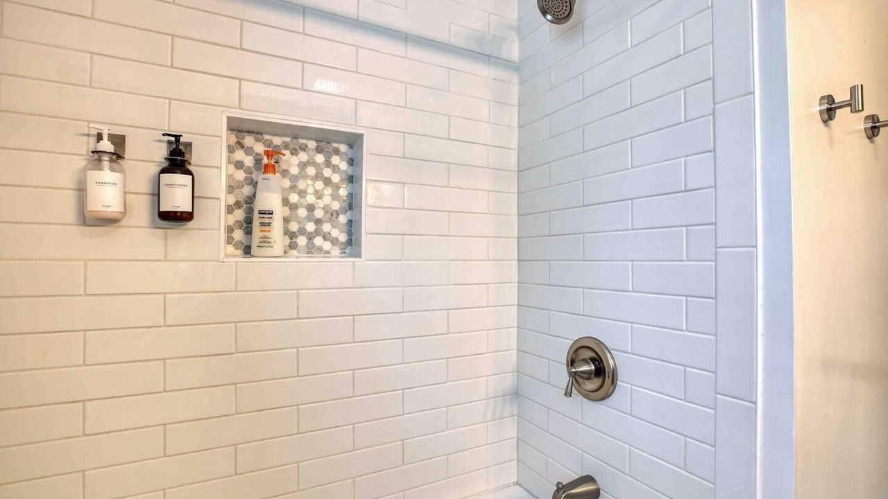 Photo of Bathroom in Thunderbolt