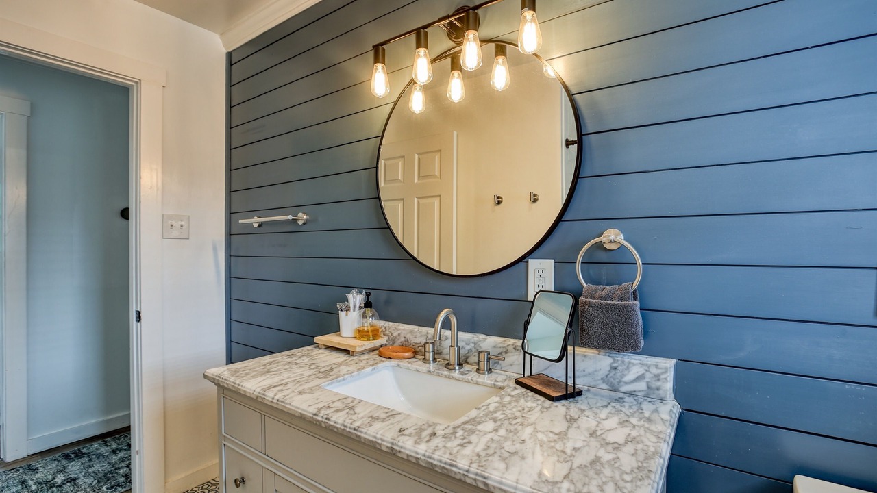 Photo of Bathroom in Thunderbolt
