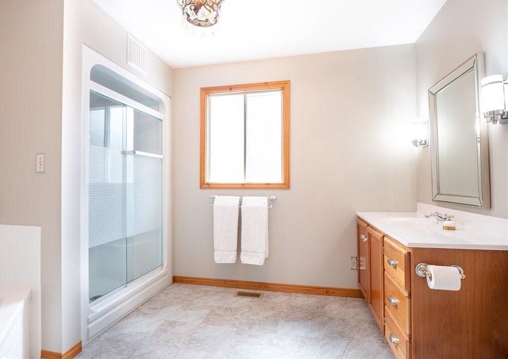 Photo of Bathroom in Oro-Medonte