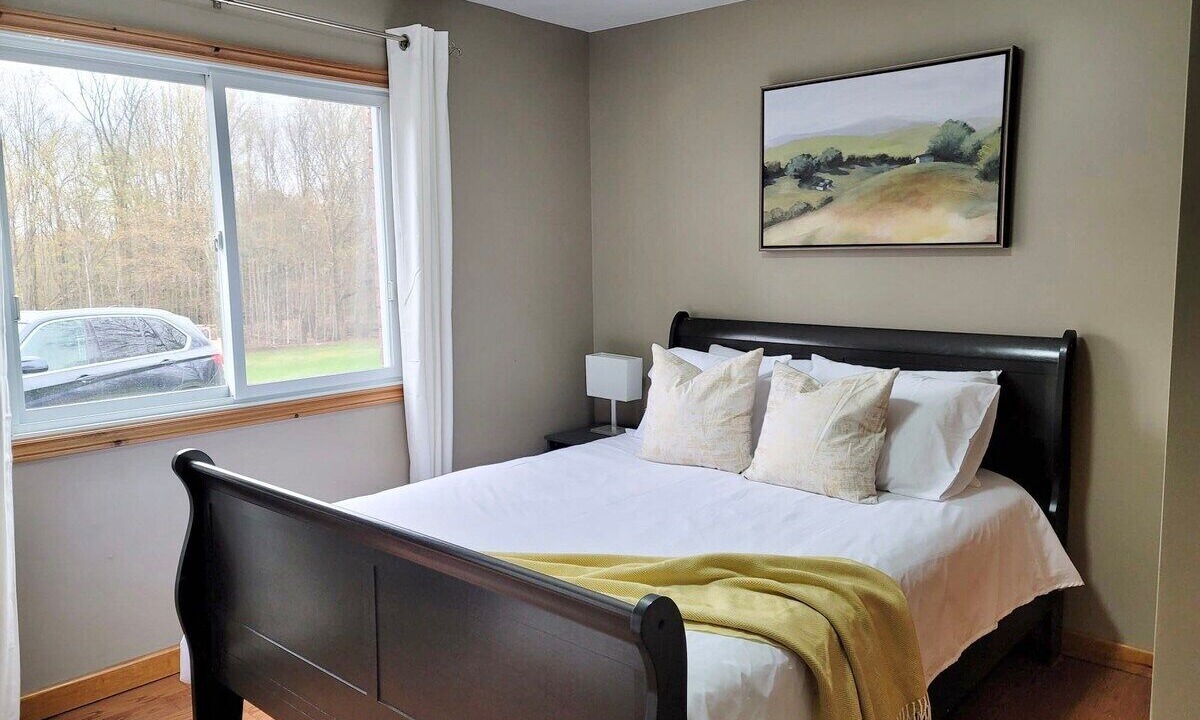 Photo of Bedroom in Oro-Medonte