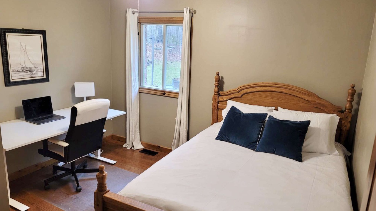 Photo of Bedroom in Oro-Medonte