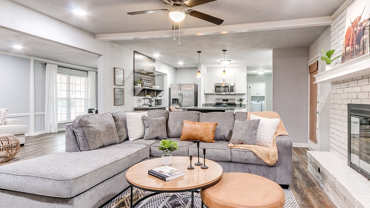 Photo of Livingroom in South Tulsa