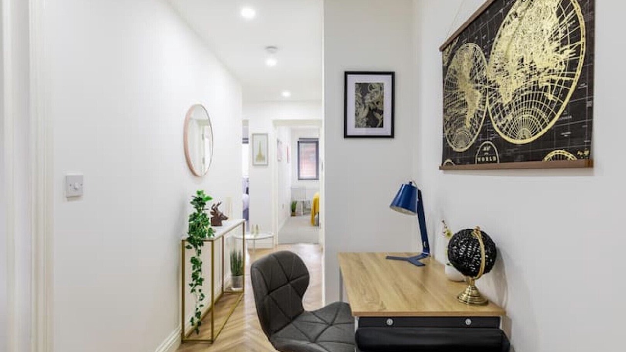 Photo of Others in Hobbayne