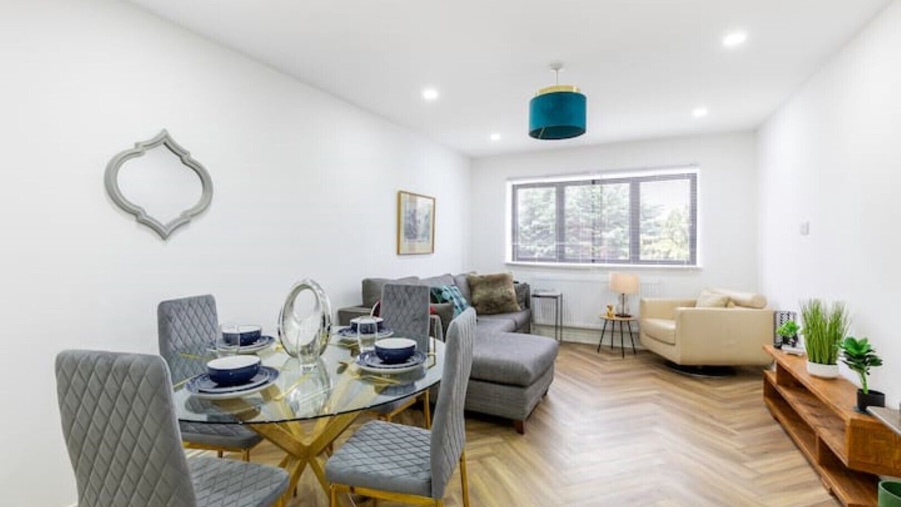 Photo of Others in Hobbayne