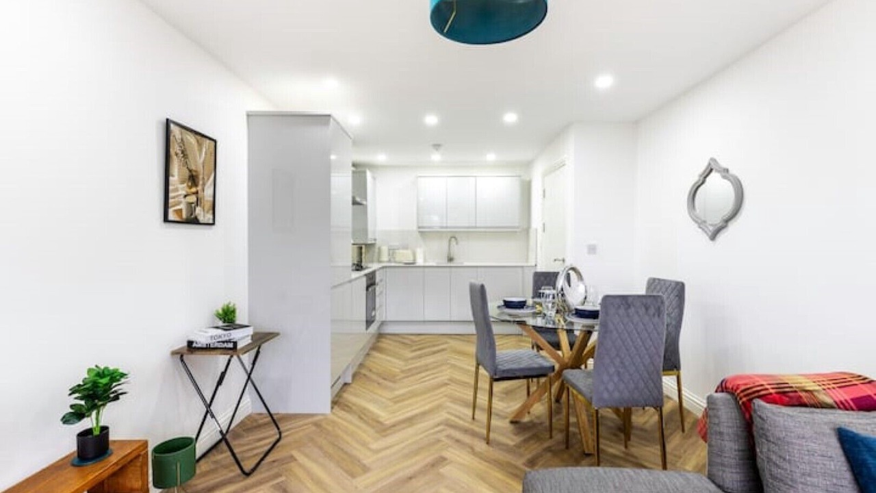 Photo of Others in Hobbayne