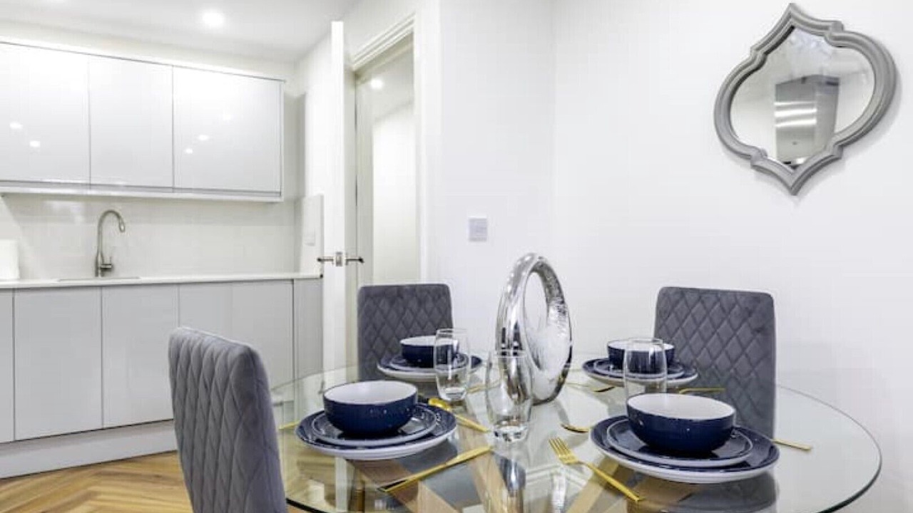 Photo of Others in Hobbayne