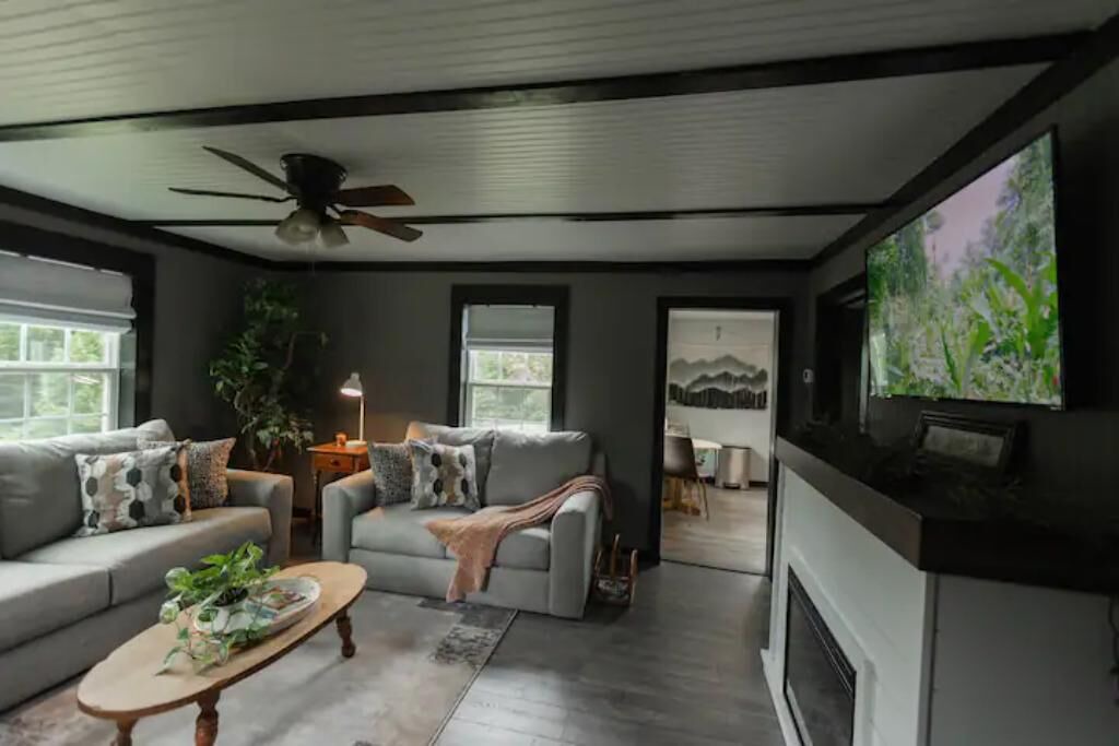 Photo of Livingroom in Jamestown