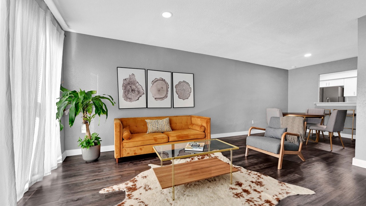 Photo of Livingroom in Greater Greenspoint