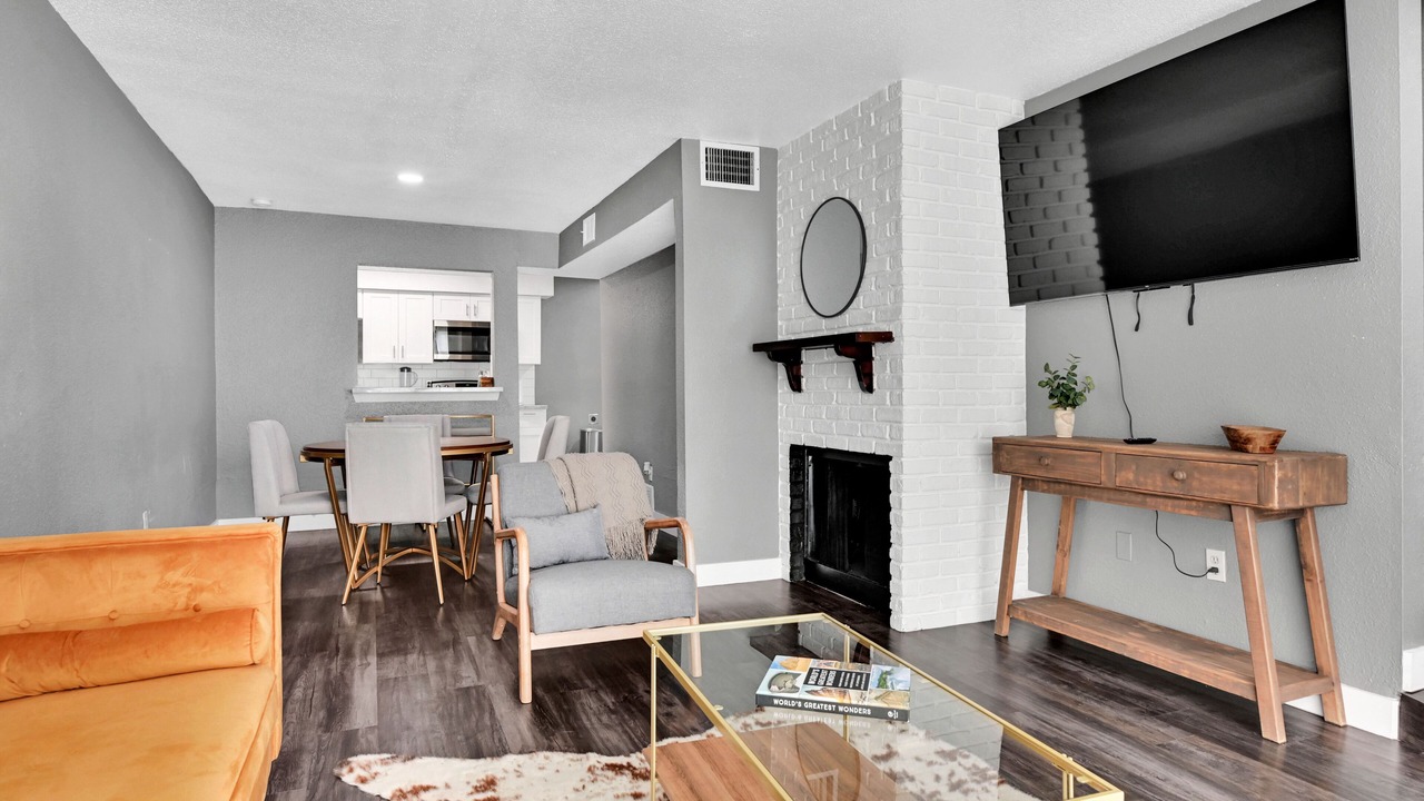 Photo of Livingroom in Greater Greenspoint