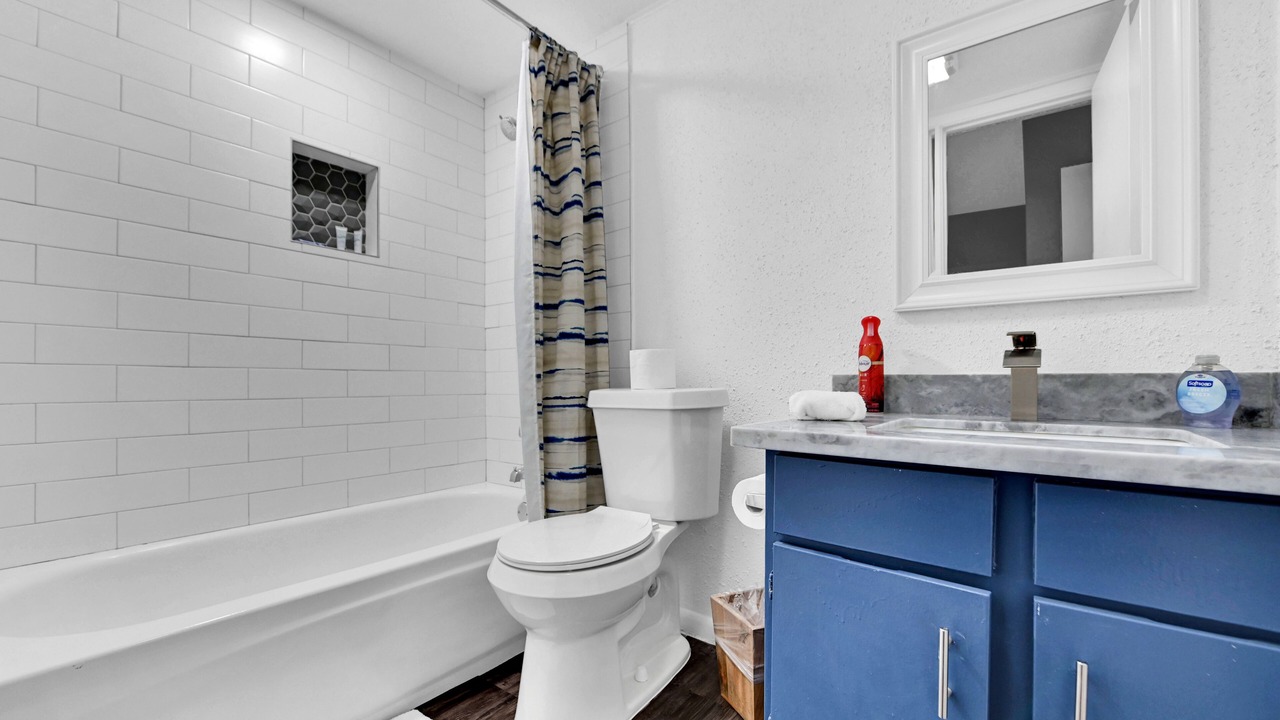 Photo of Bathroom in Greater Greenspoint
