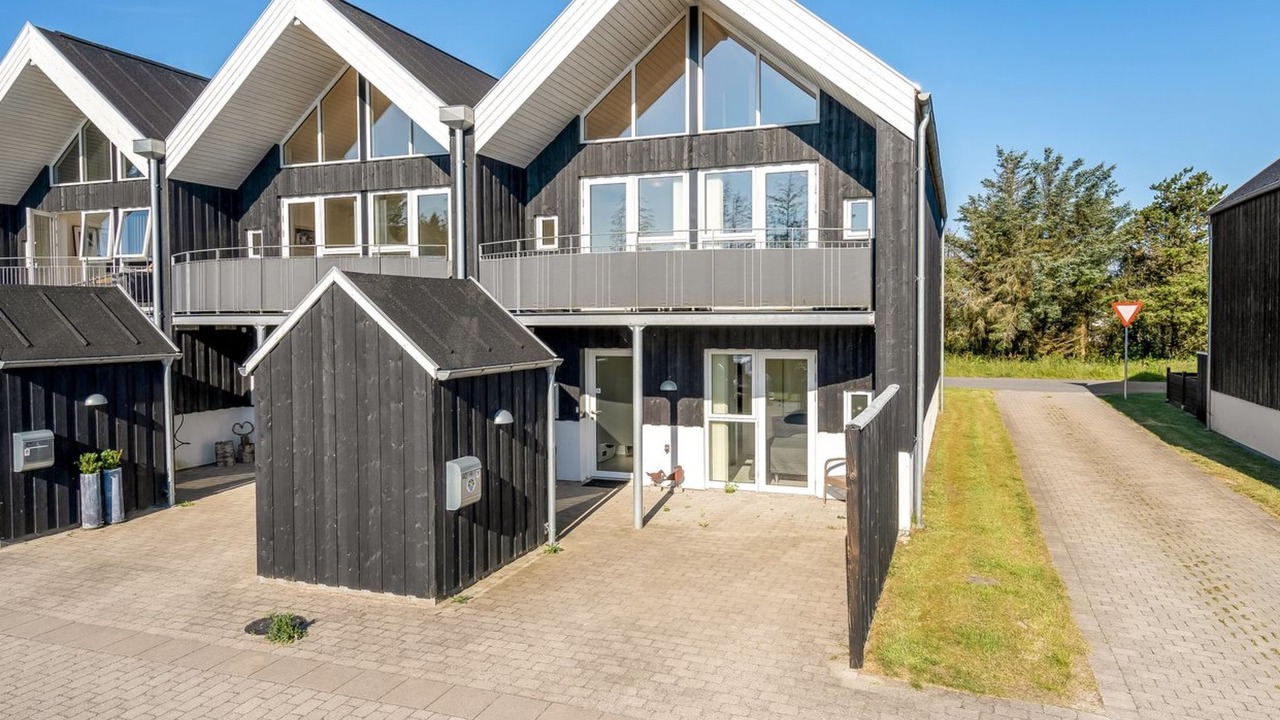 Photo of Others in Lokken