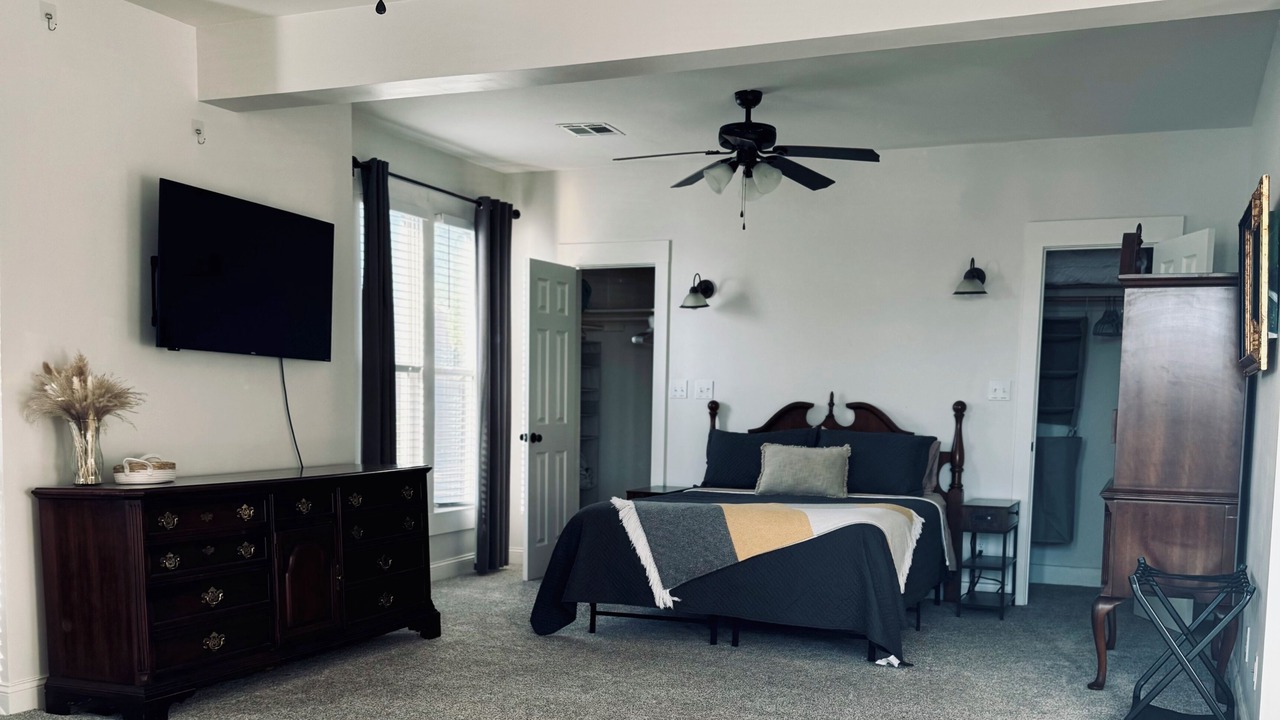 Photo of Bedroom in Webb City