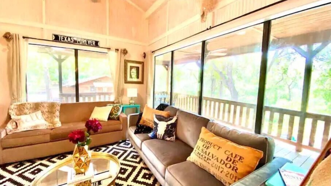 Photo of Livingroom in Prairie Lea