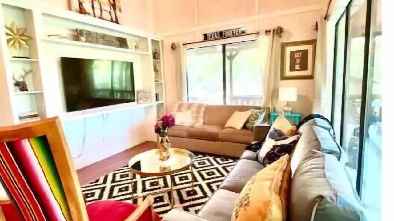 Photo of Livingroom in Prairie Lea