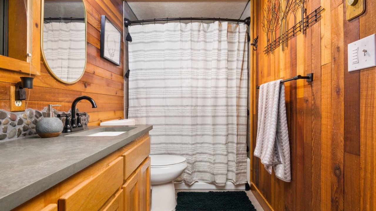 Photo of Bathroom in Sandy