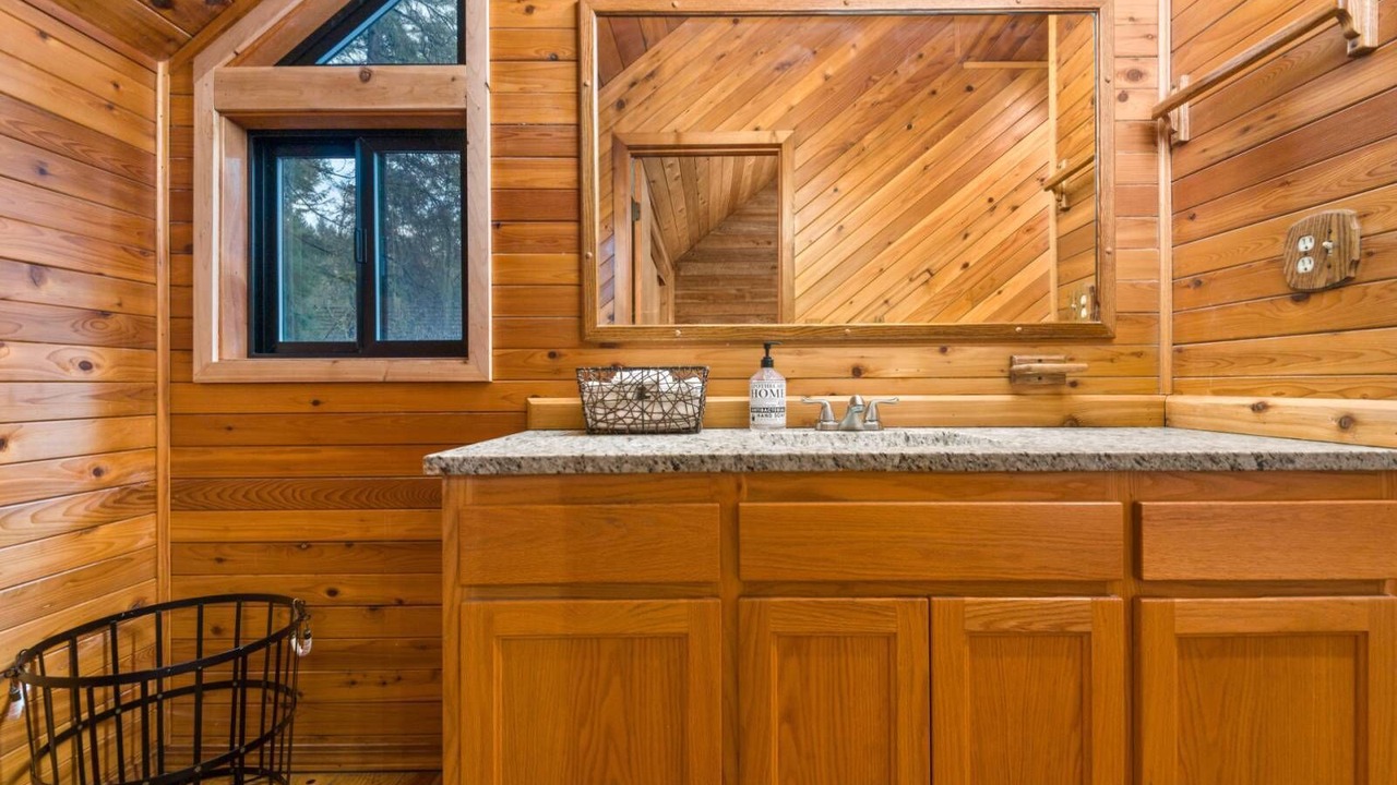 Photo of Bathroom in Sandy