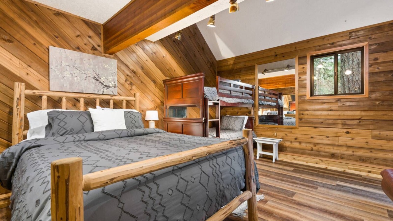 Photo of Bedroom in Sandy