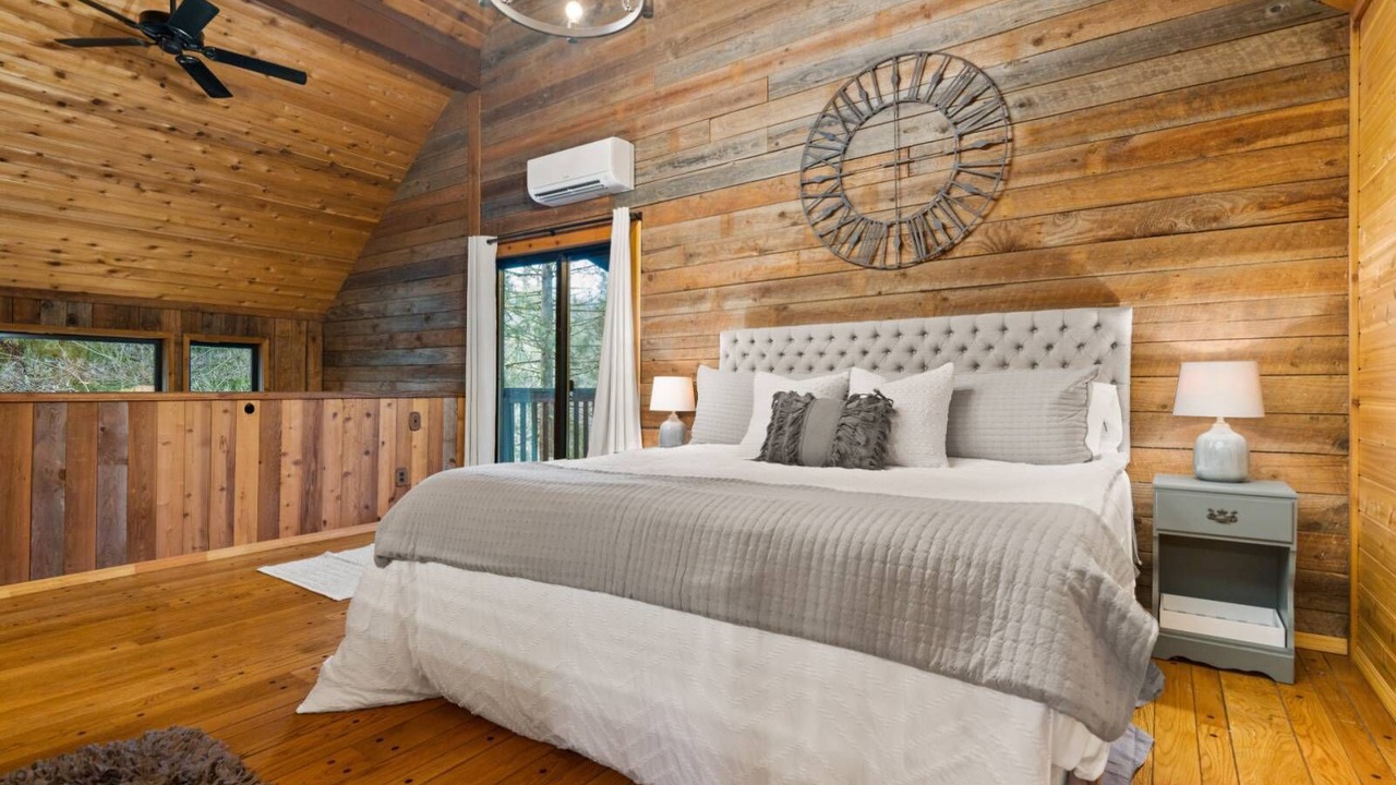 Photo of Bedroom in Sandy