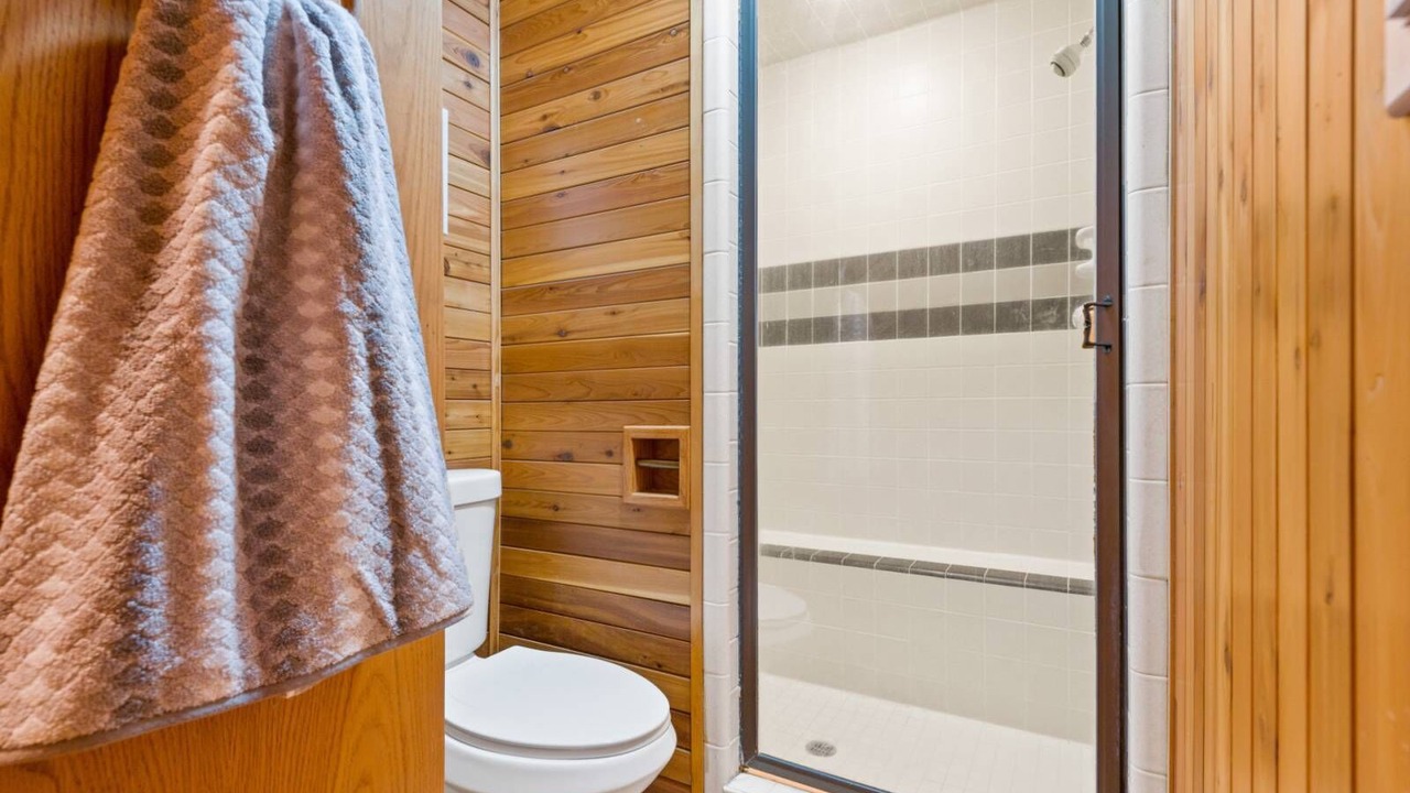 Photo of Bathroom in Sandy