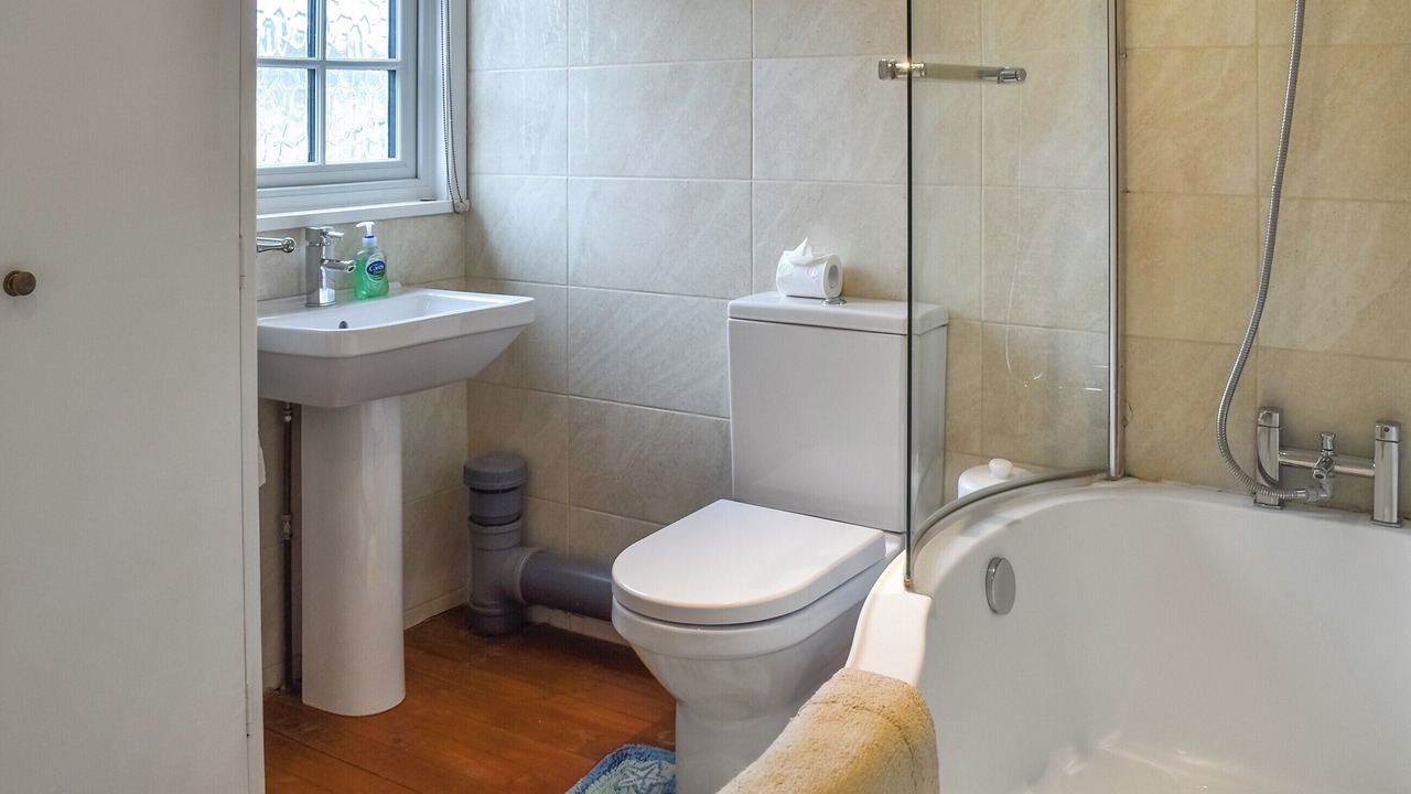 Photo of Bathroom in Deal