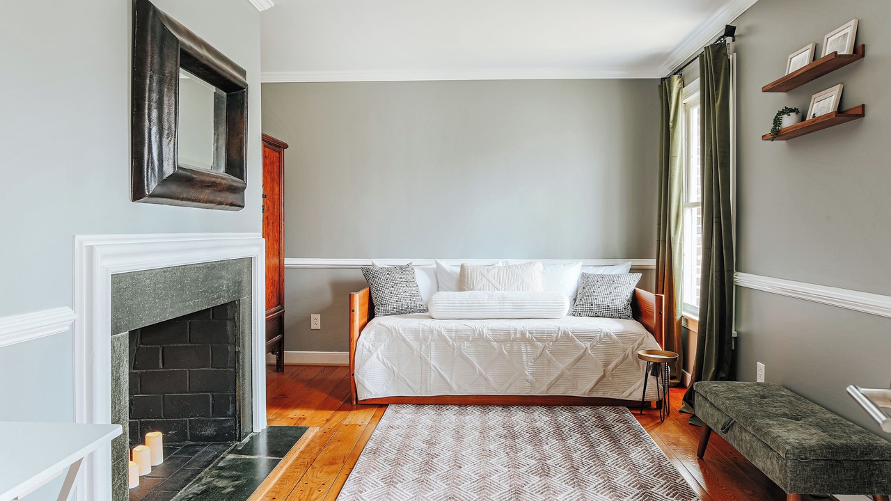 Photo of Bedroom in Boyd Tavern