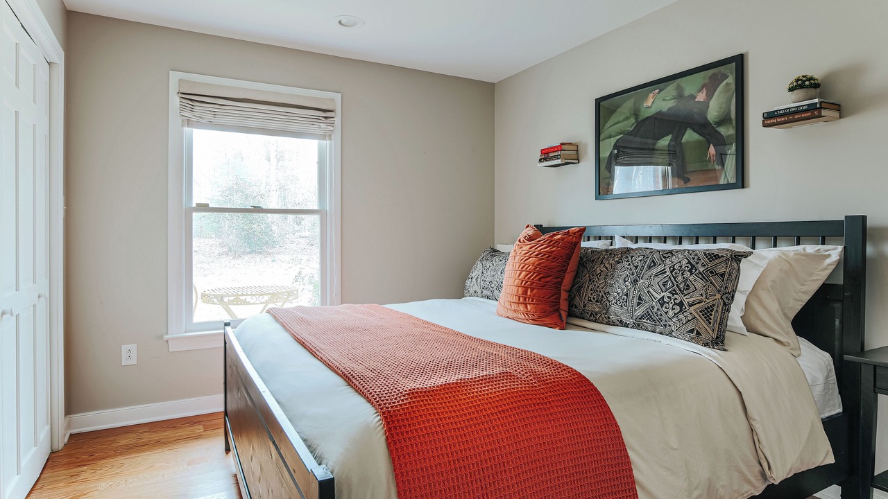 Photo of Bedroom in Boyd Tavern