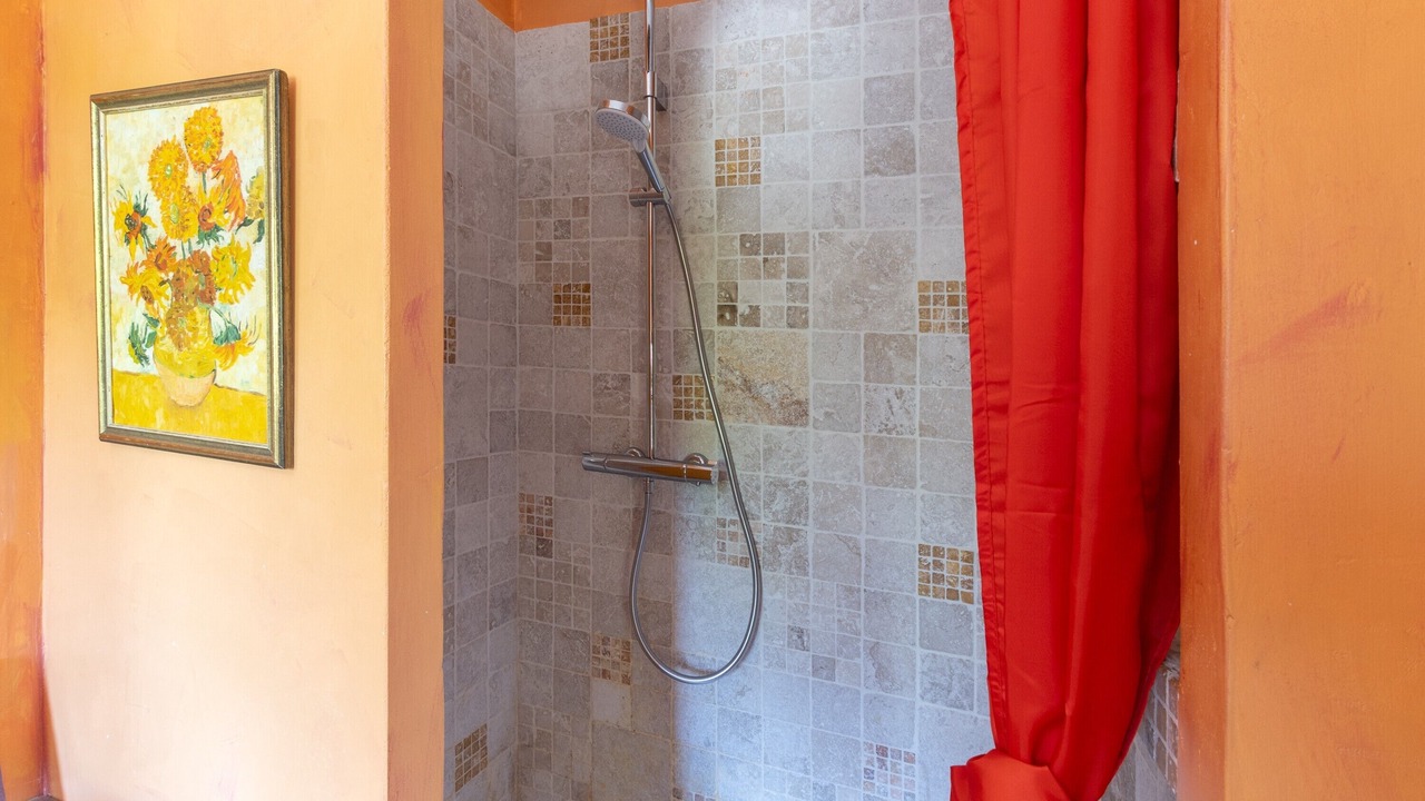 Photo of Bathroom in Courry