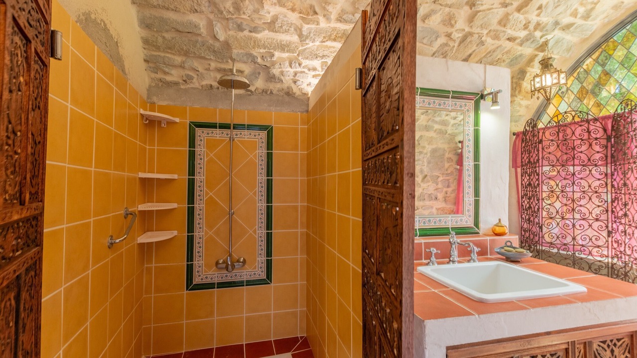 Photo of Bathroom in Courry